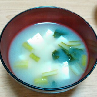 豆腐と小松菜の味噌汁